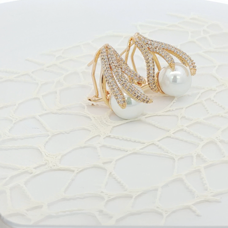 RAMAYA Earrings - Gold Drop Earrings with Cabochon Pearls