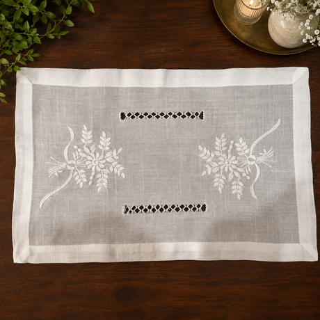 white placemats for dining table
