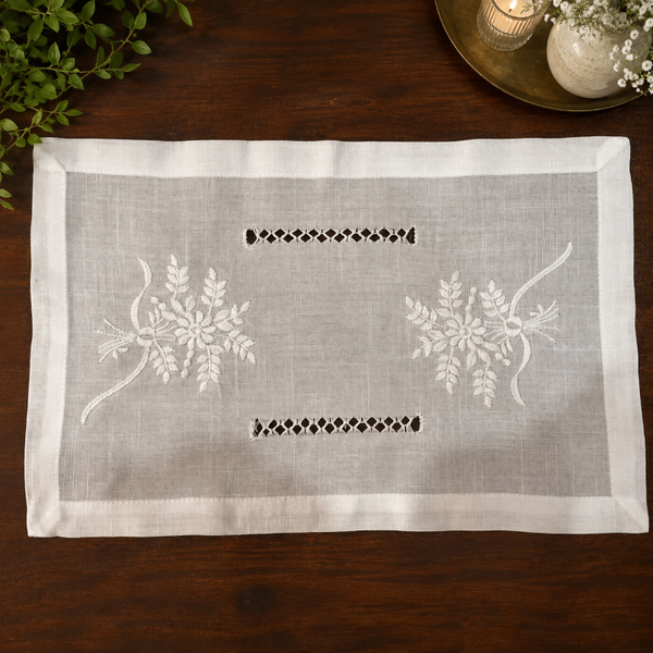 white placemats for dining table
